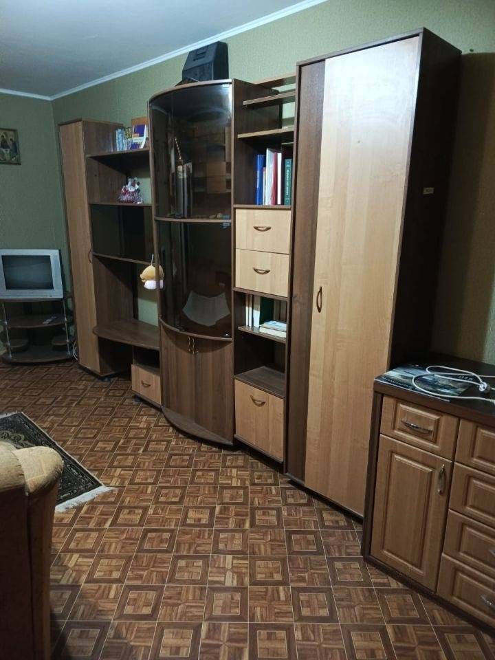 4268710-5