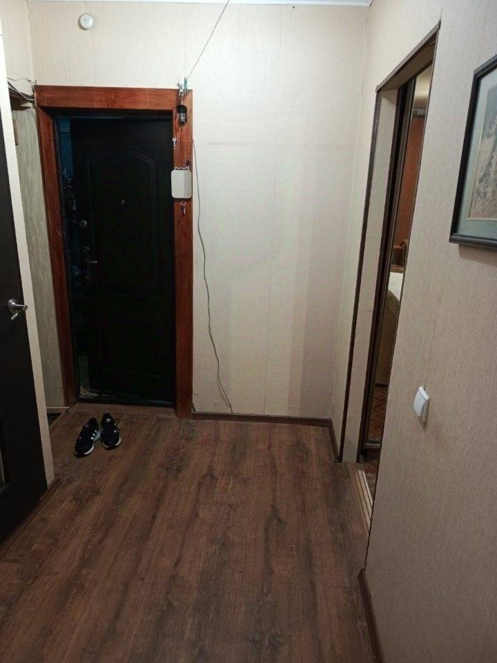 4268710-9