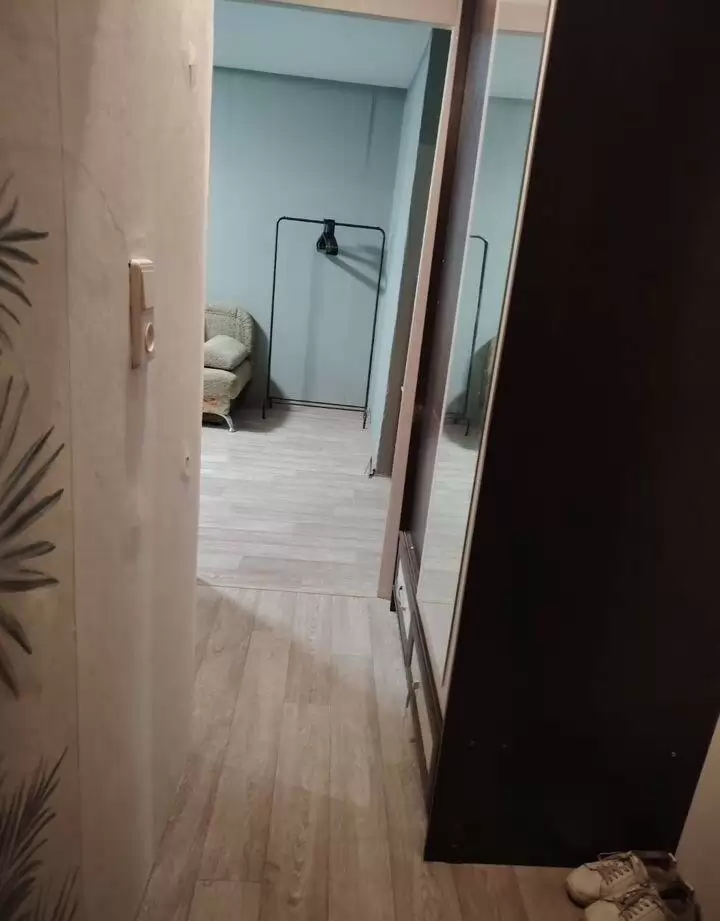 4273425-8