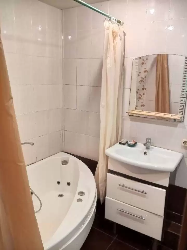 3995224-8