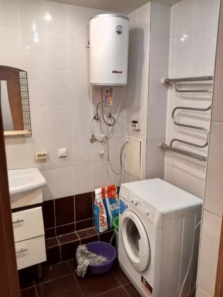 3995224-10