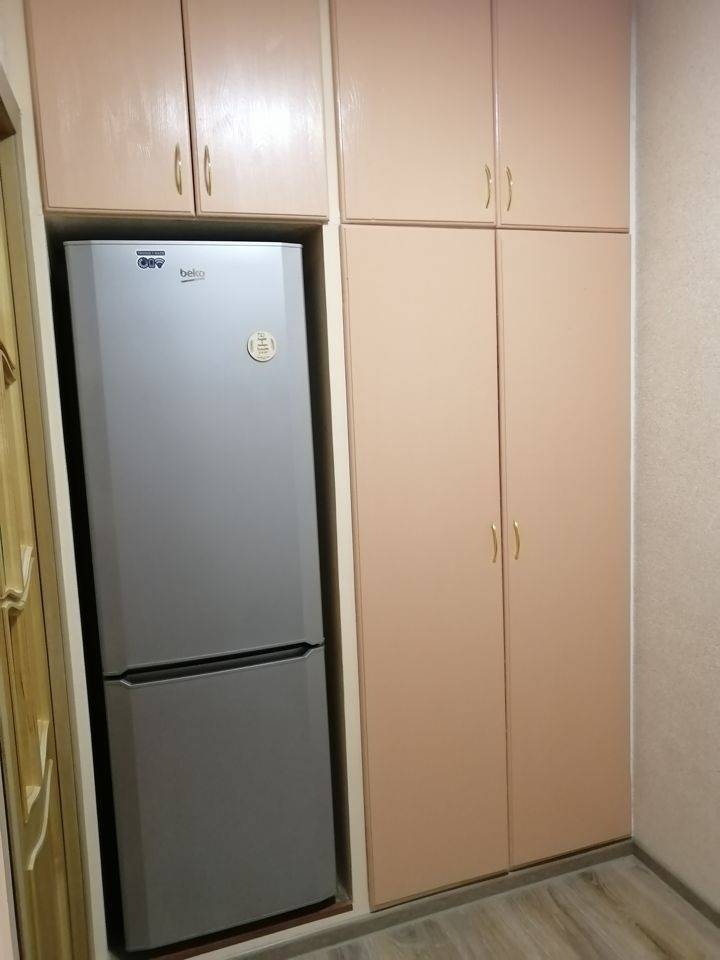 437015-8