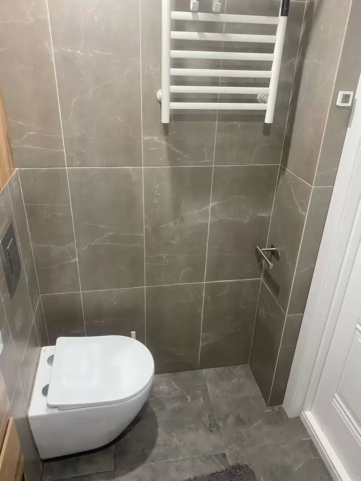 4568812-7