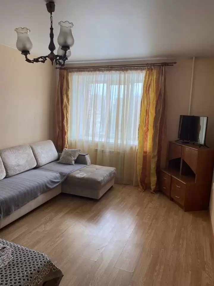 4053737-8