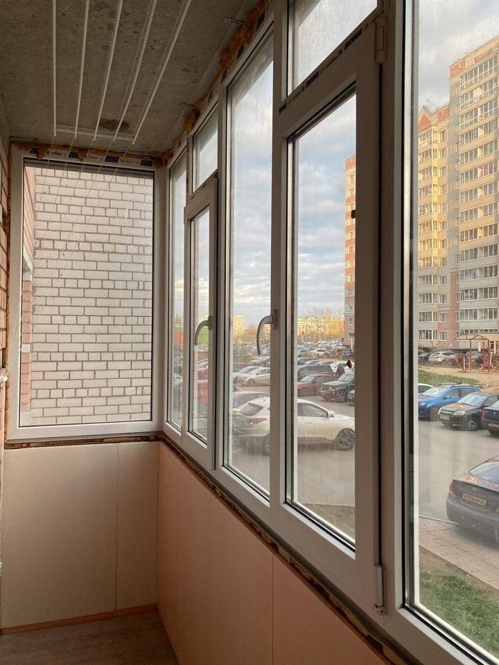 е (12)