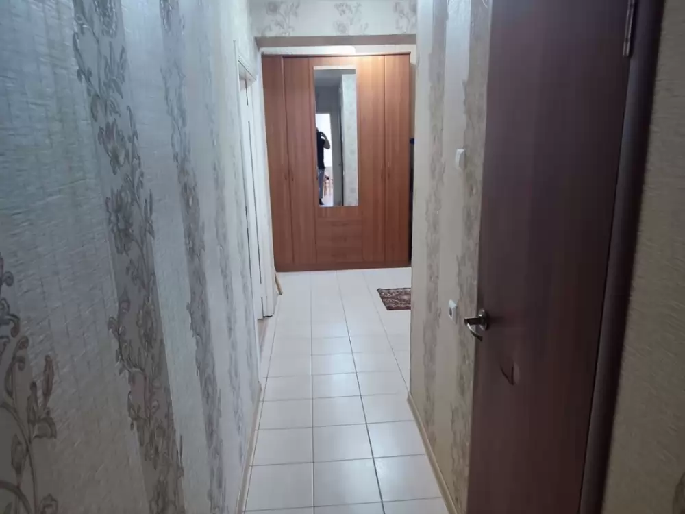 4393800-3