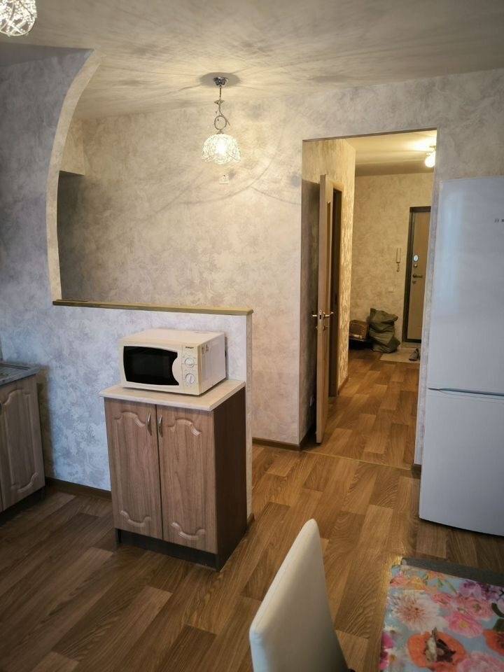 3080737-10