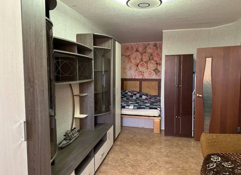 3268745-3