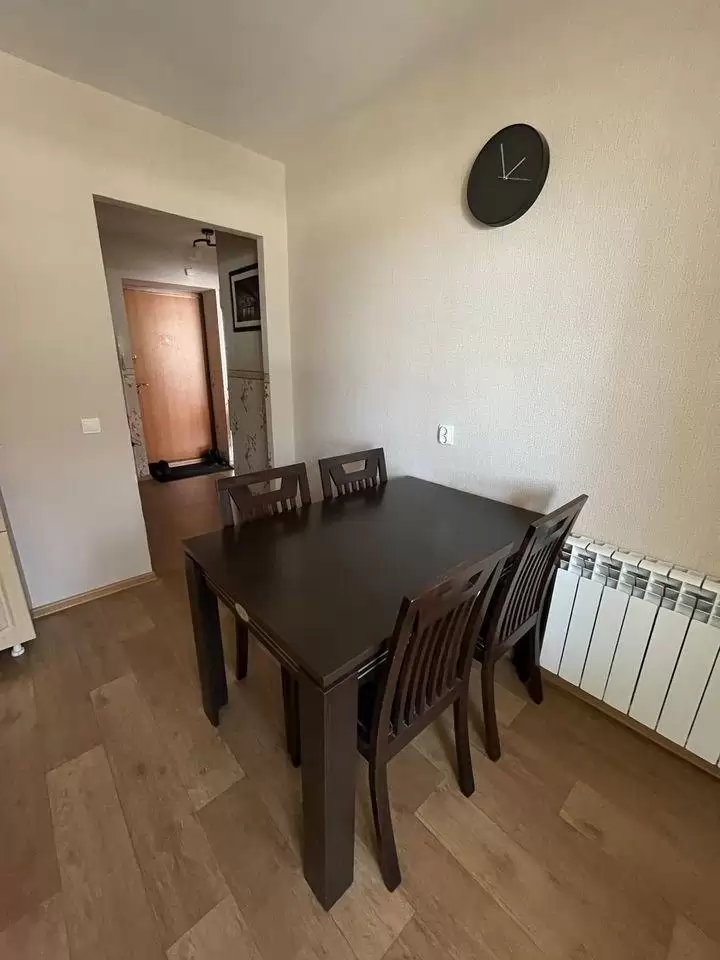3370885-8