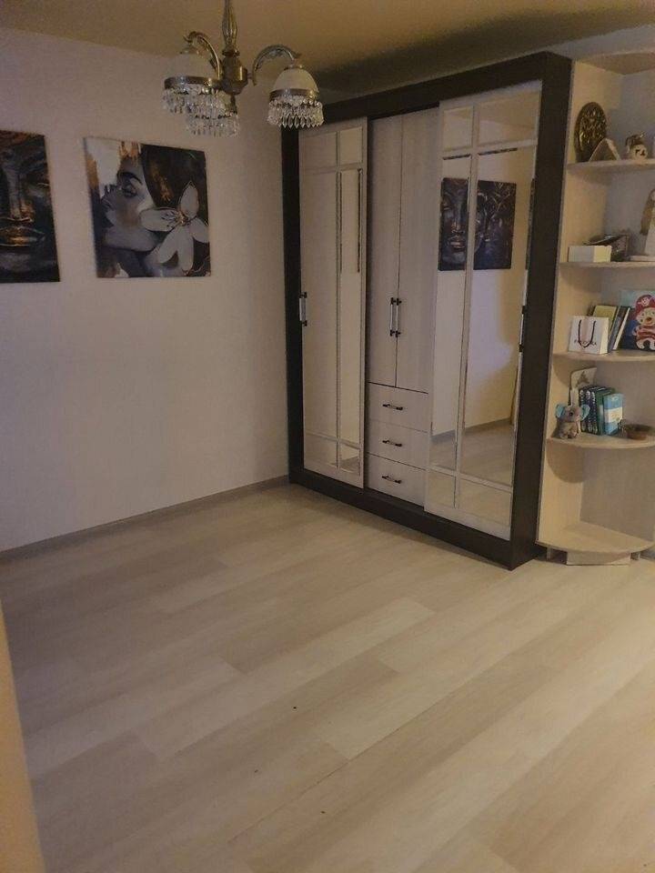 3526557-3