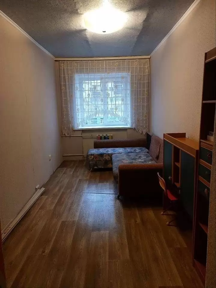 3696497-3