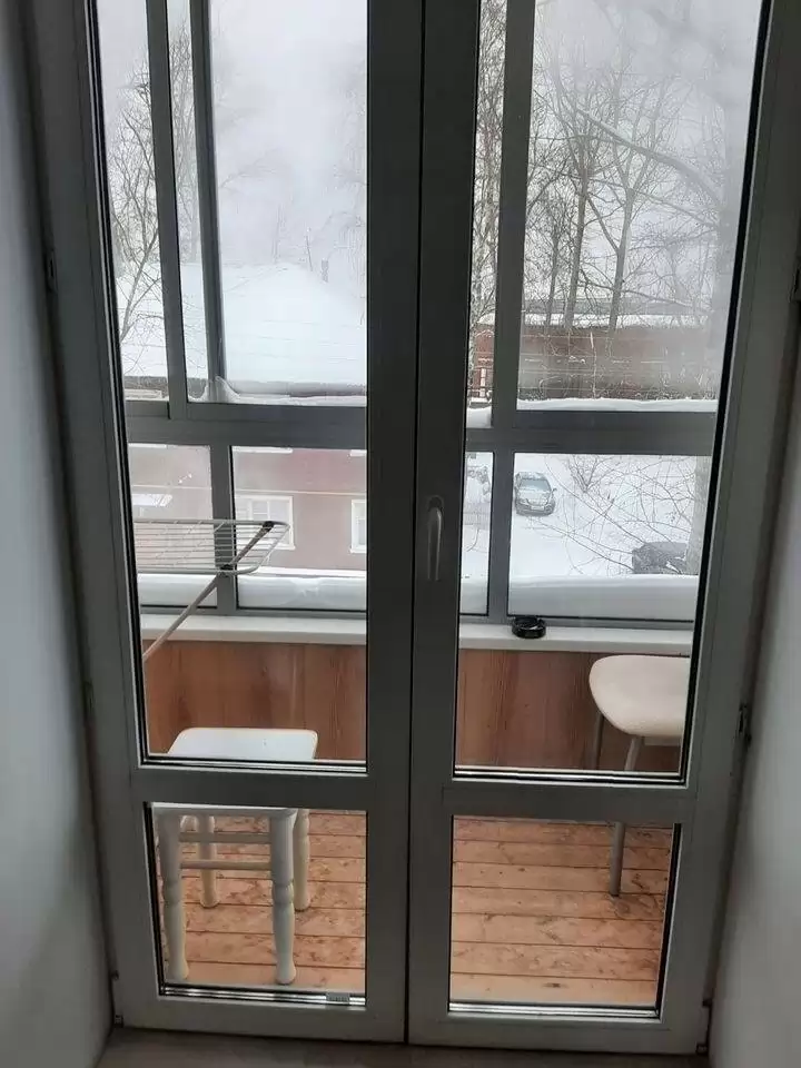 е