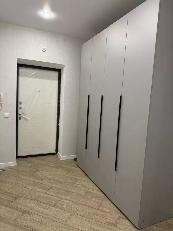 3915685-3