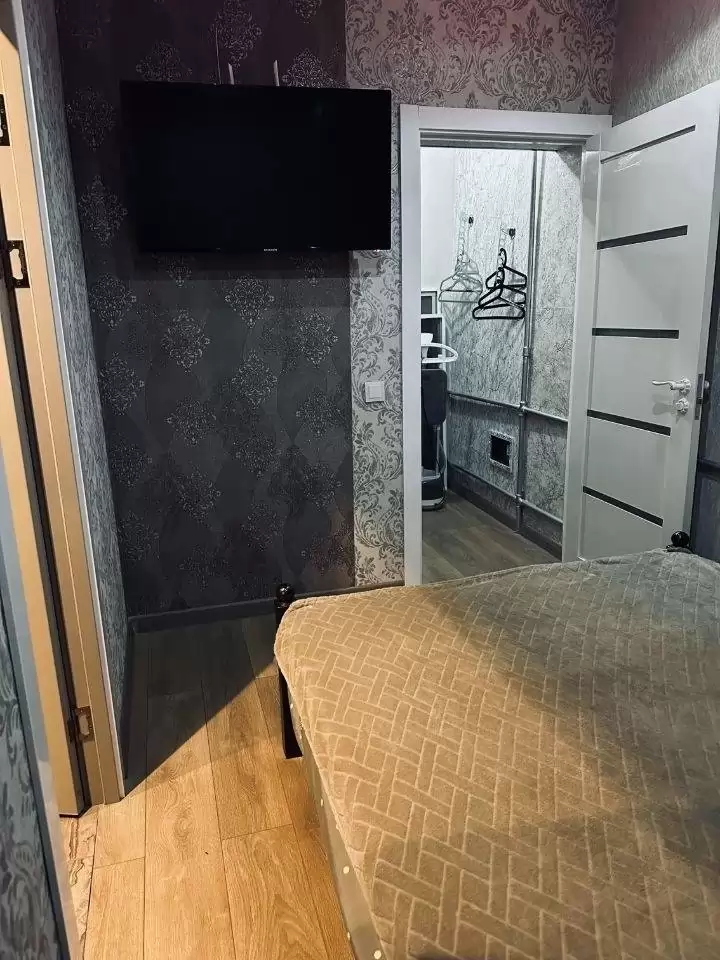 3925954-5