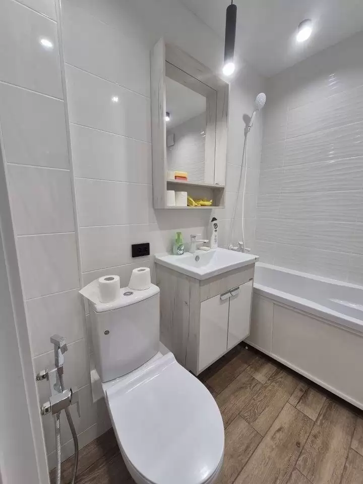 3954279-8