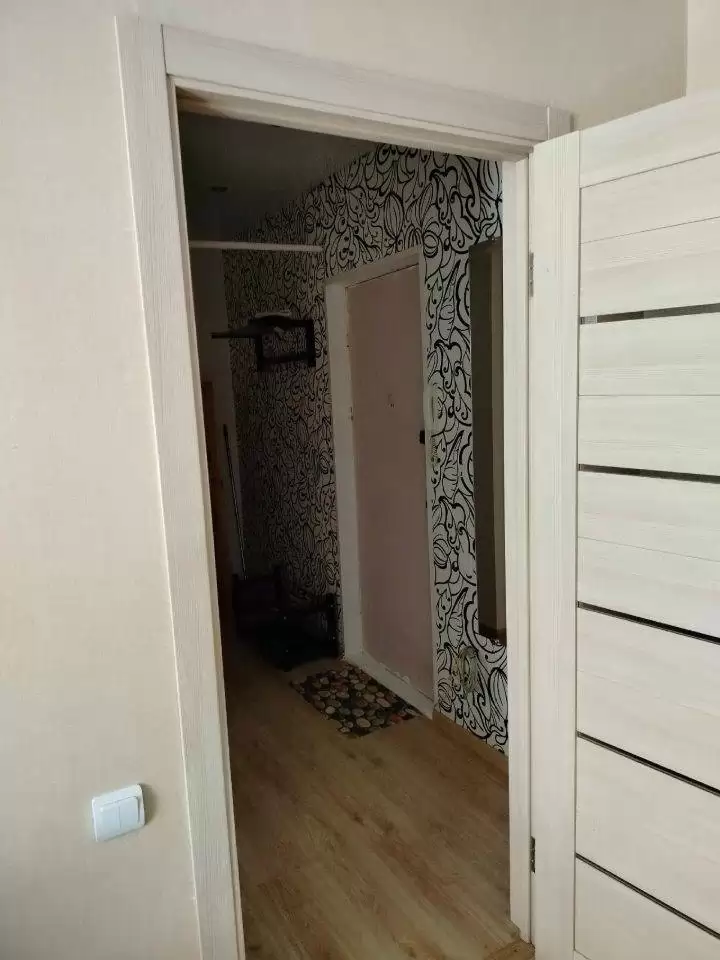3987281-8
