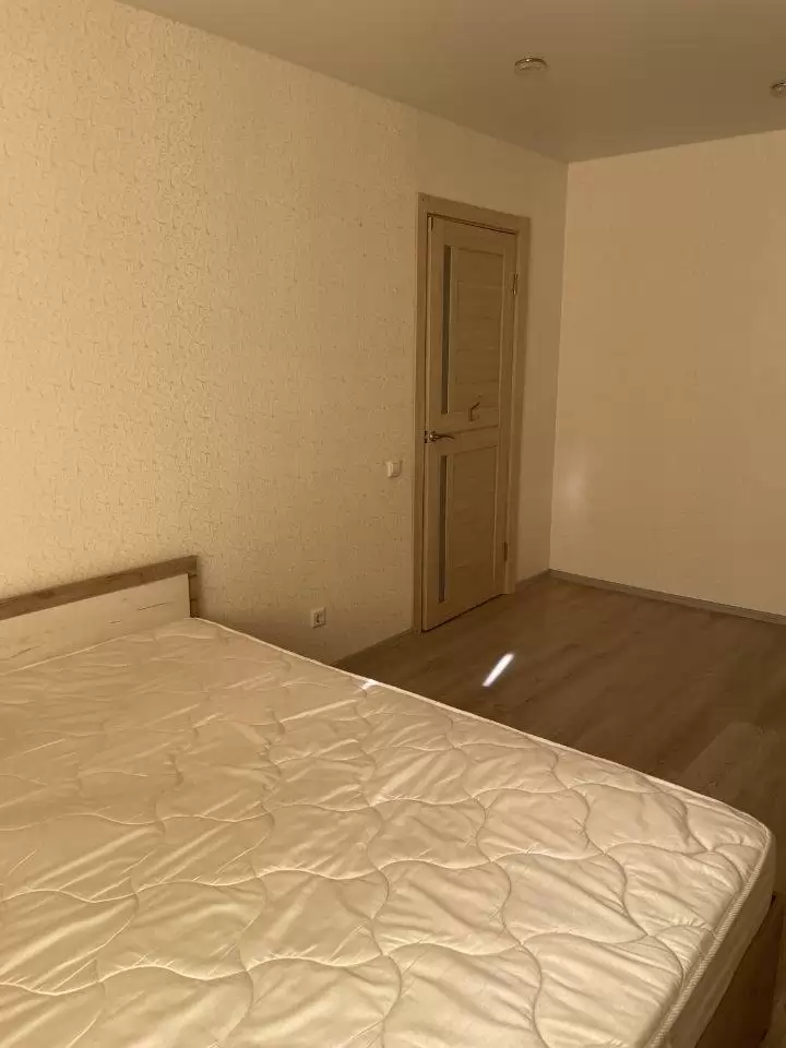 3995132-3