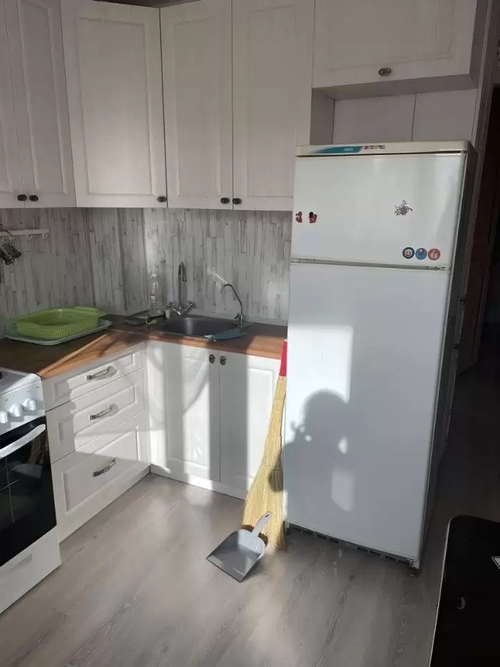3995132-8