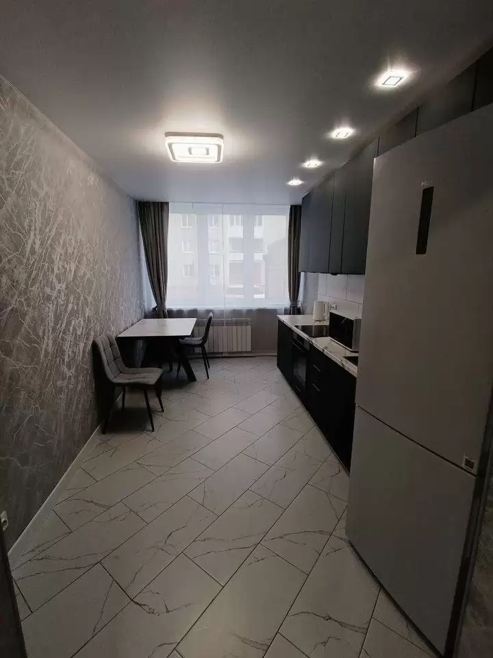 4063674-8