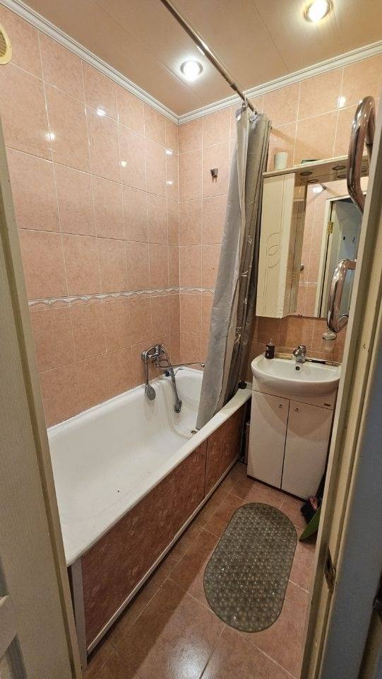 4249828-7