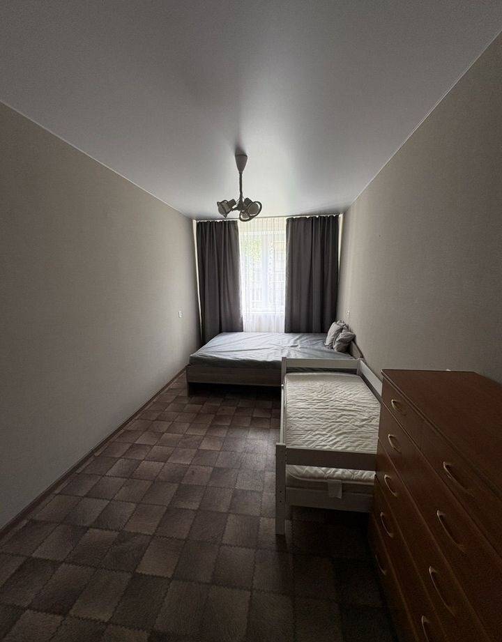 4257876-7