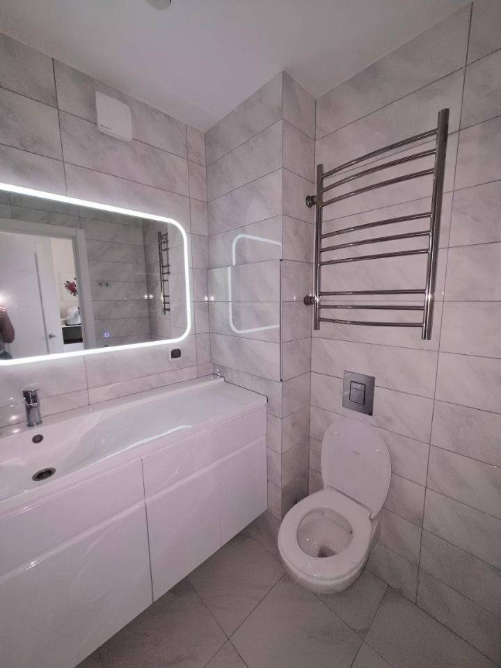 4260975-17