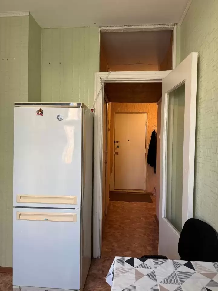 4364068-8
