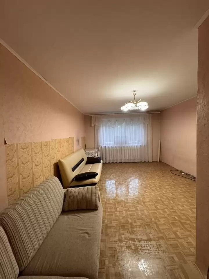 4386762-4