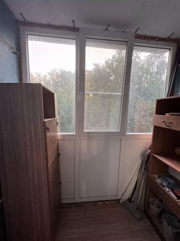 4386762-9