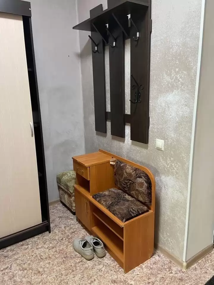 4393748-3