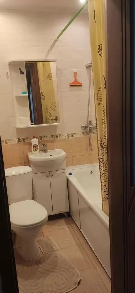 4397885-5