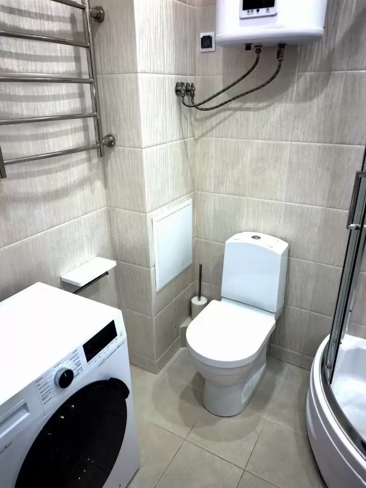 4447069-15