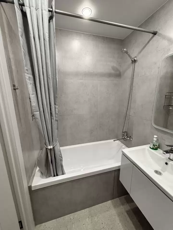 4528826-18