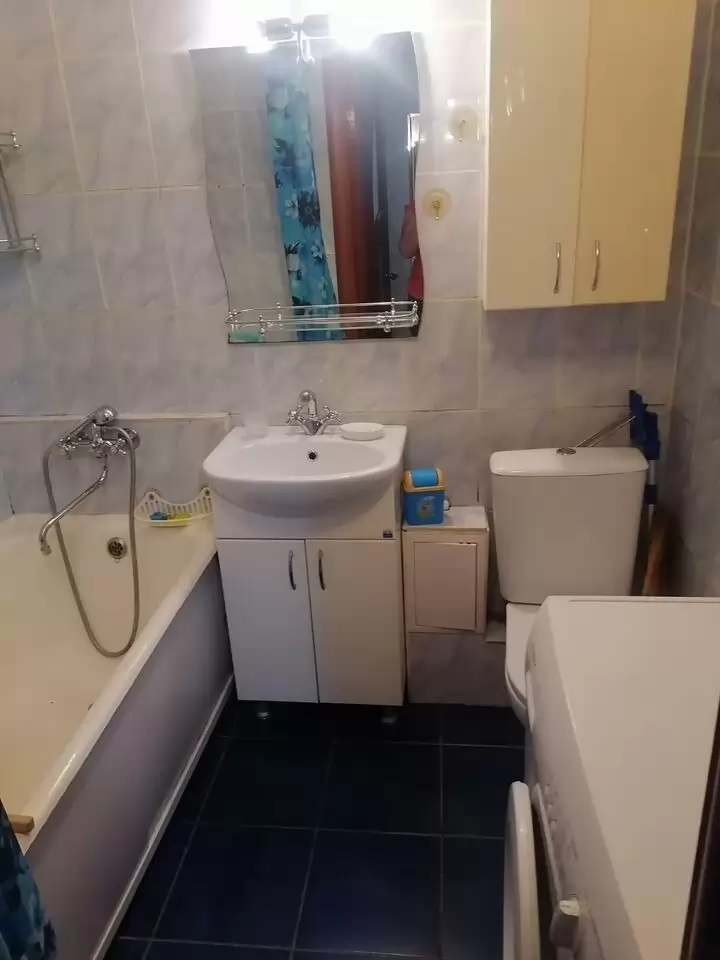 4579937-2 (1)