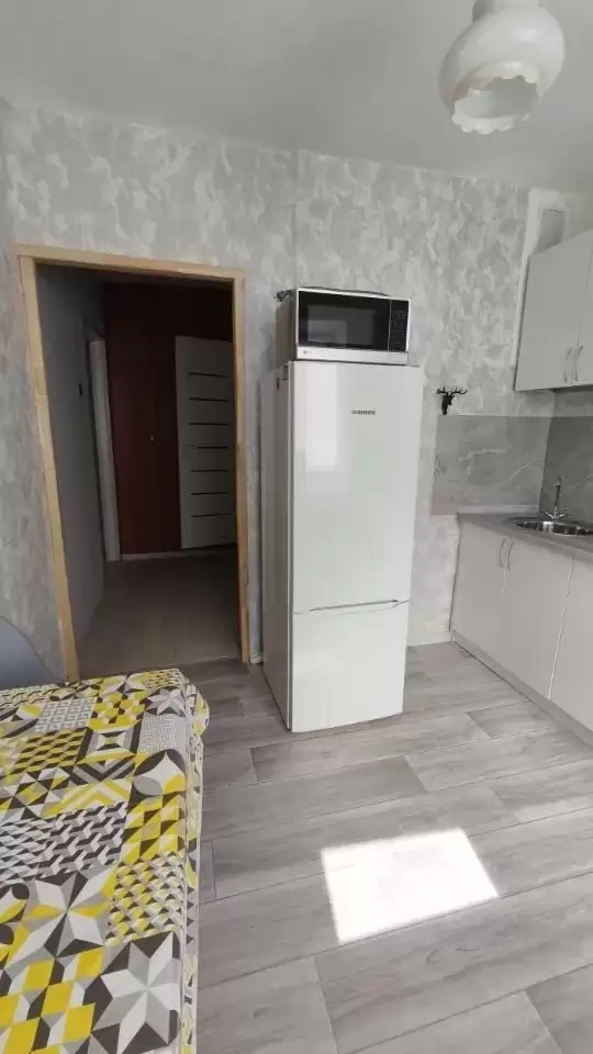 4588634-3