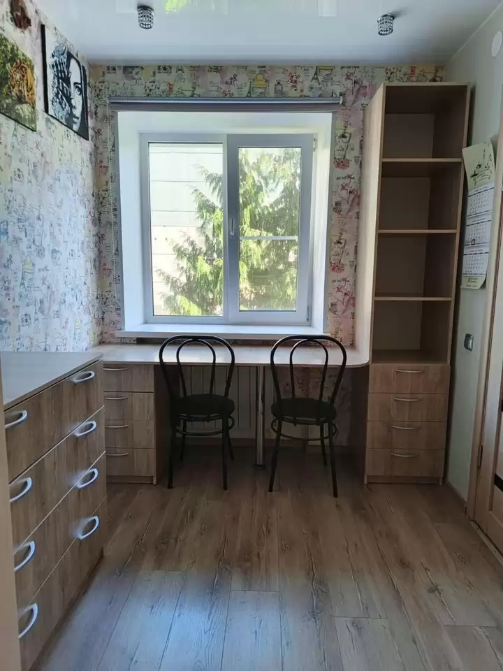 е