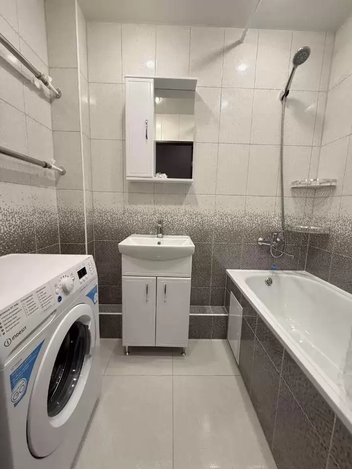 4629973-11