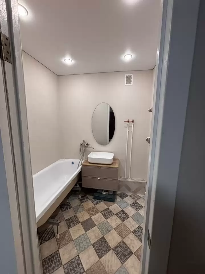 4646883-7
